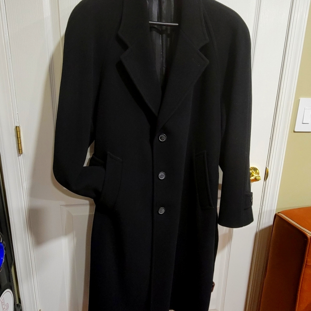 Cashmere & Wool men's coat by Mario Valente.